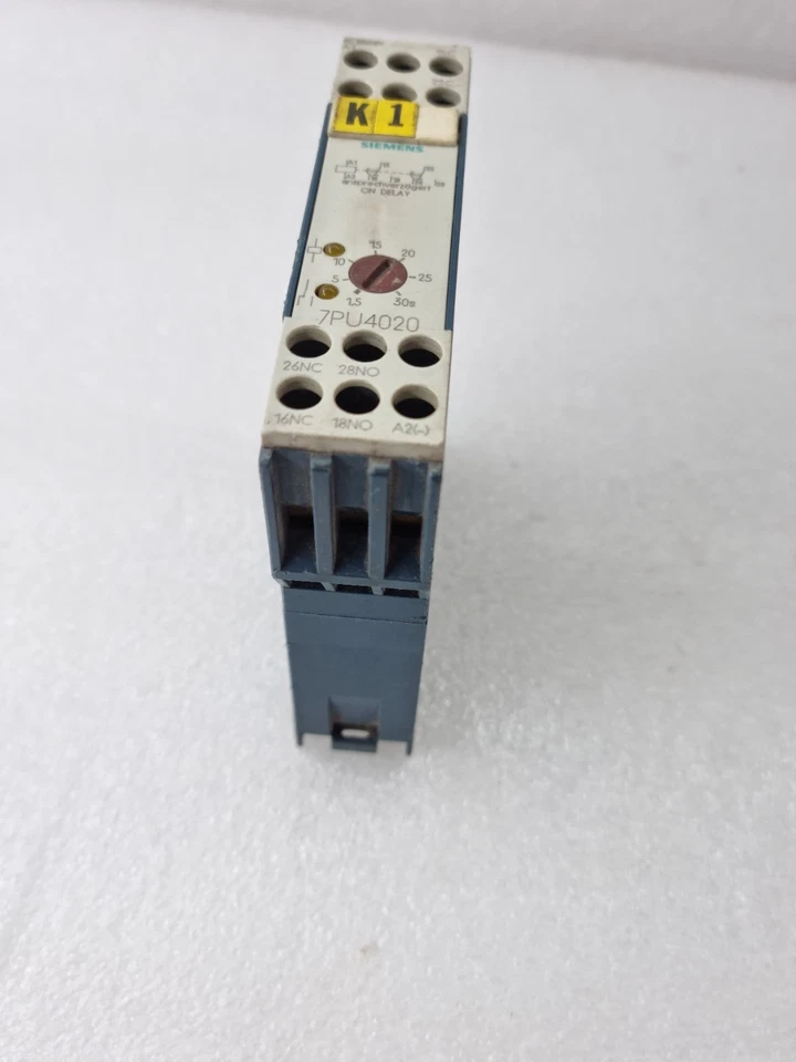 SIEMENS 7PU4020-2BN20 Time Delay Relay 220-240VAC 1.5-30s Industrial Automation